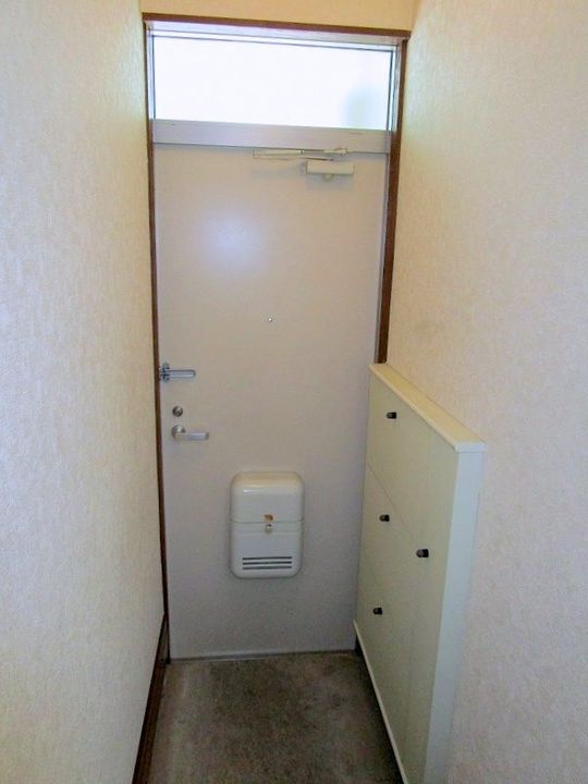 ウイングFの玄関