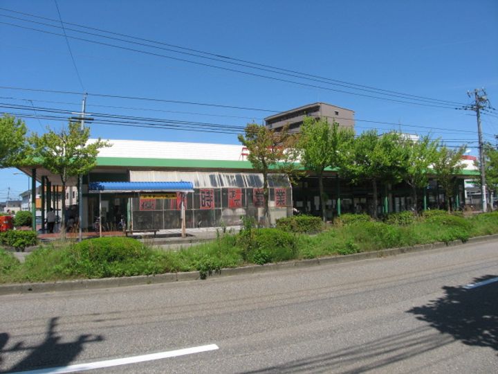 プロムナード川村の周辺
