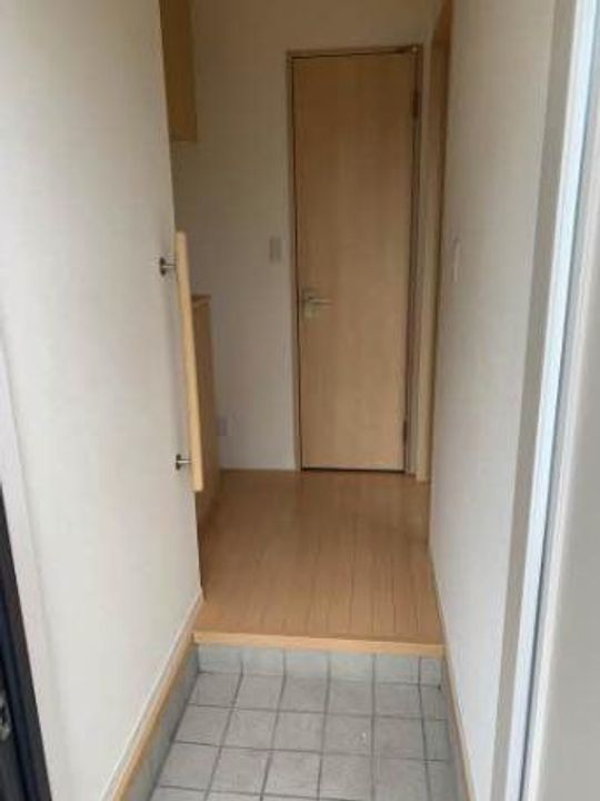 広島県福山市川口町4丁目の賃貸アパートの玄関