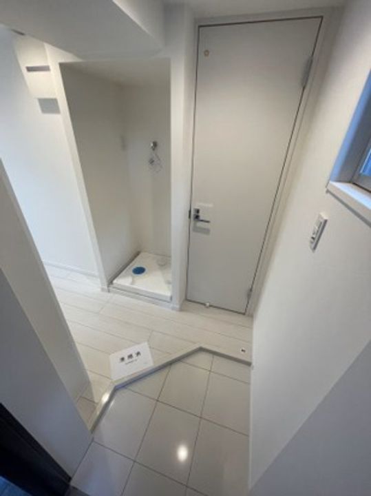 リライア阪東橋WESTの玄関