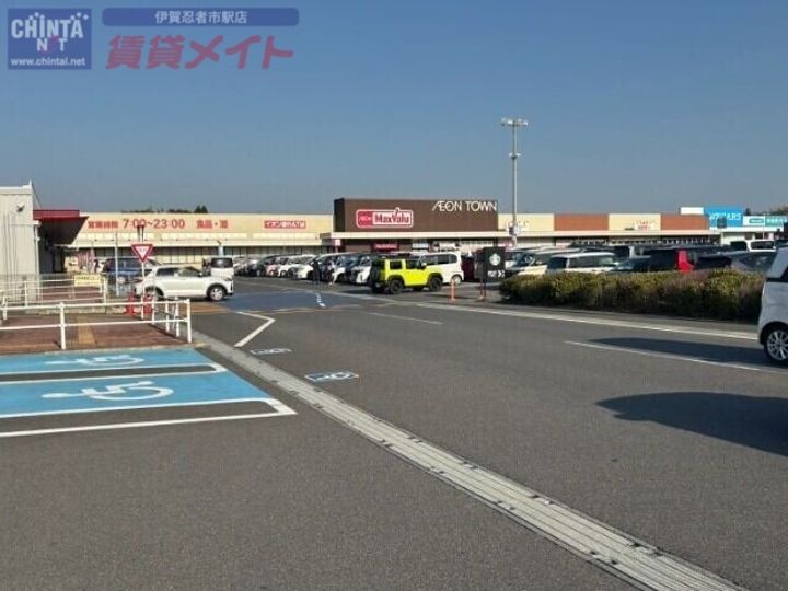 アドラブール・ドミールの周辺