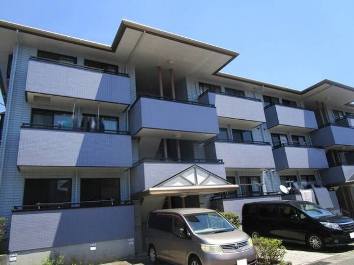 セゾン・メルヴェーユ冬 A棟の外観