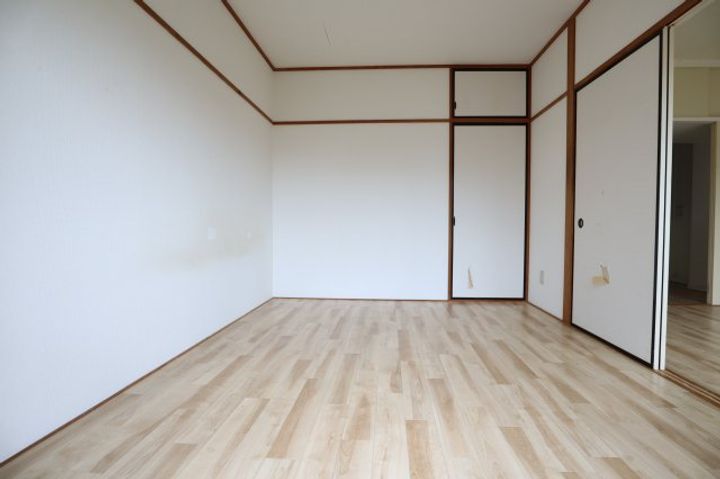 日発東中神ビルの内装