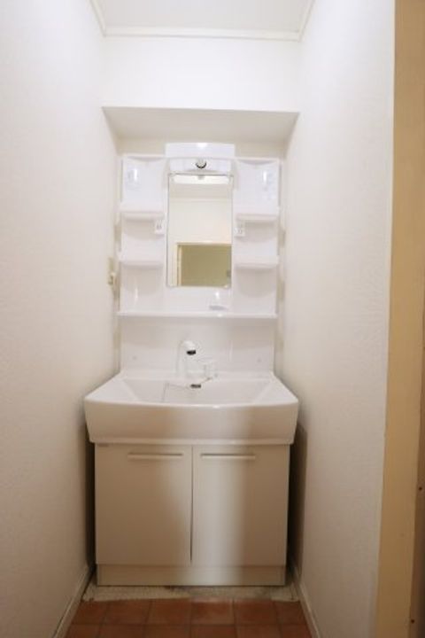 日発東中神ビルの内装