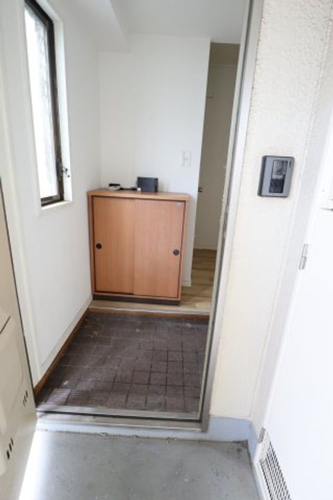 日発東中神ビルの玄関