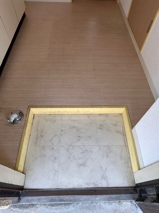 コーポアドバンスA棟の玄関