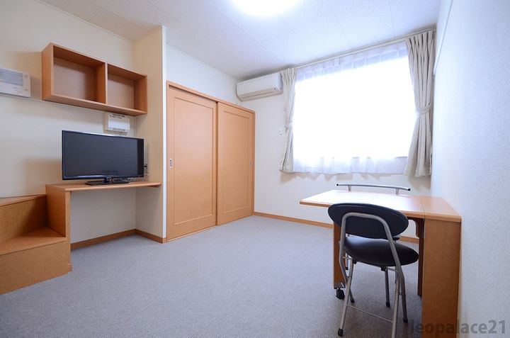 レオパレス今治城東の居間