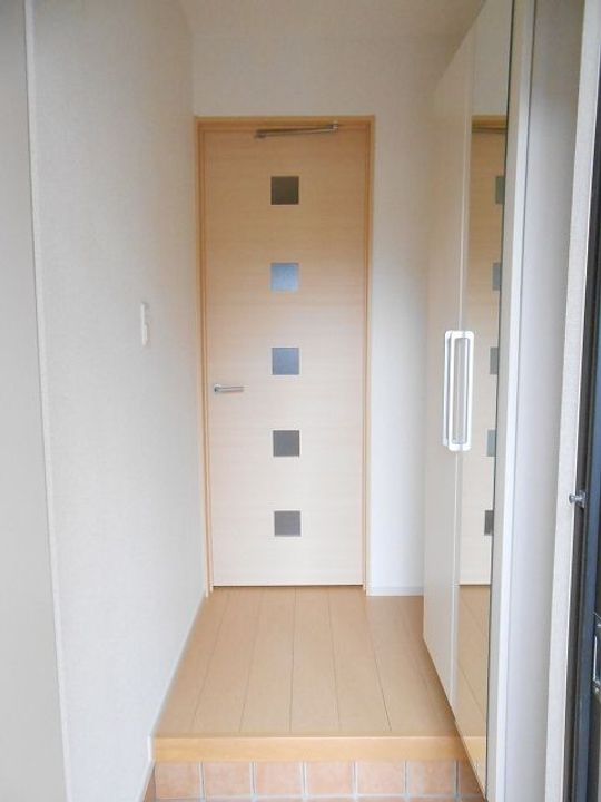 カーサプラシードKIの玄関