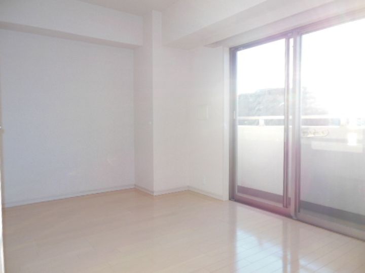 ガラ・グランディ西新宿の居間