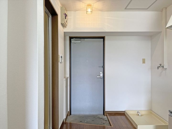 サンヒルズマンションの玄関