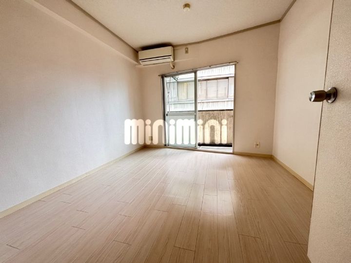 コーポルネッサンスの居間