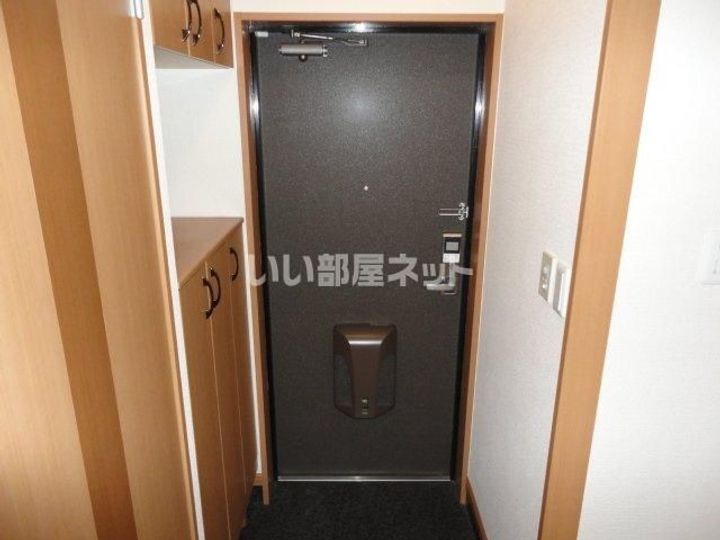 栃木県佐野市高萩町(アパート)の賃貸物件の玄関