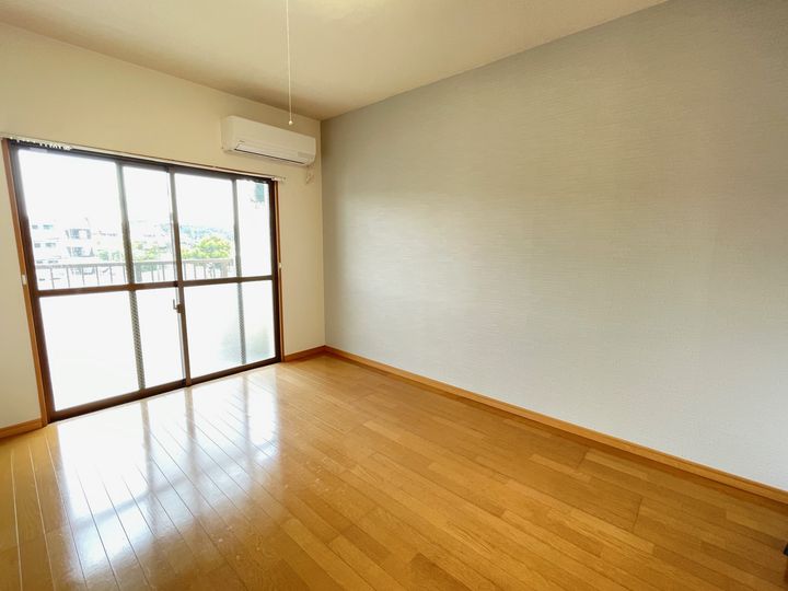 そよ風5番館 1Kの居間