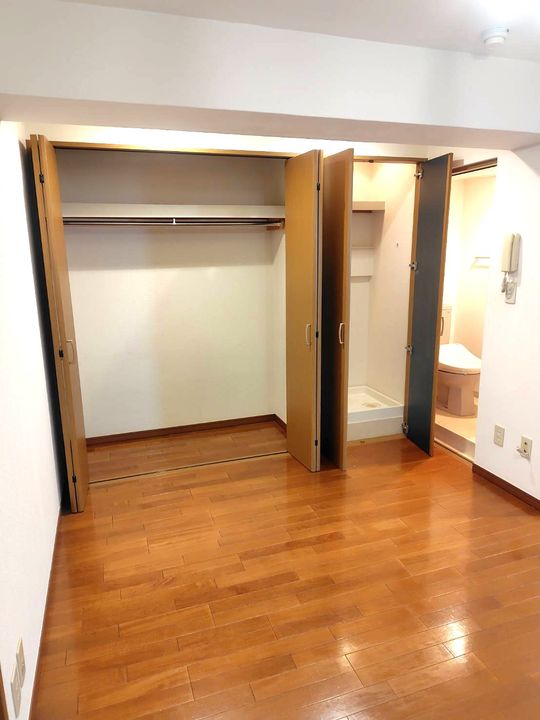 東京都港区南青山4(マンション)の賃貸物件の居間