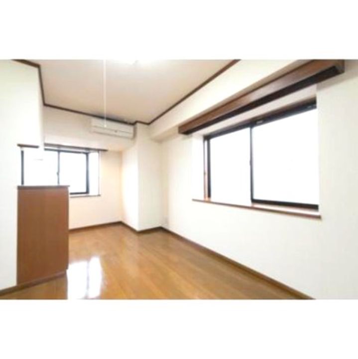 プラザ小島屋抜弁天ビルの内装