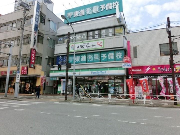 シャトルKの周辺