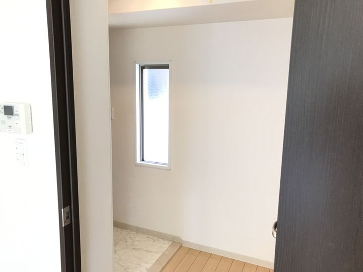 高栄京町マンションの玄関