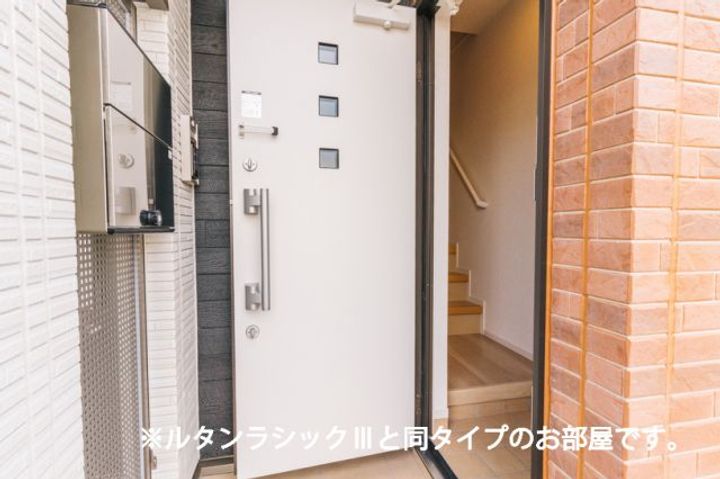 上安3丁目アパート(027642601)の玄関