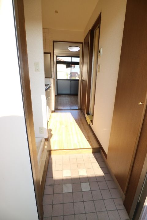 岡山県倉敷市八王寺町(アパート)の賃貸物件の玄関