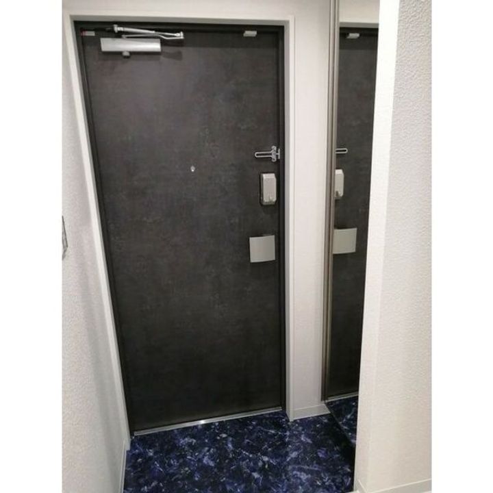 エヌエムキャトフヴァンの玄関