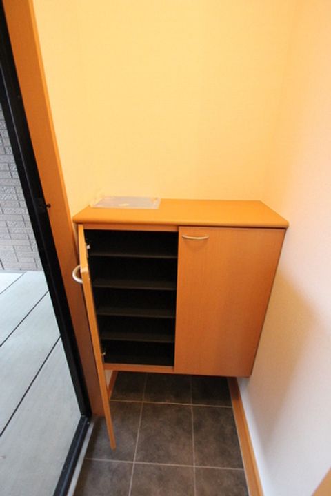 リトルバード横井 A棟の玄関