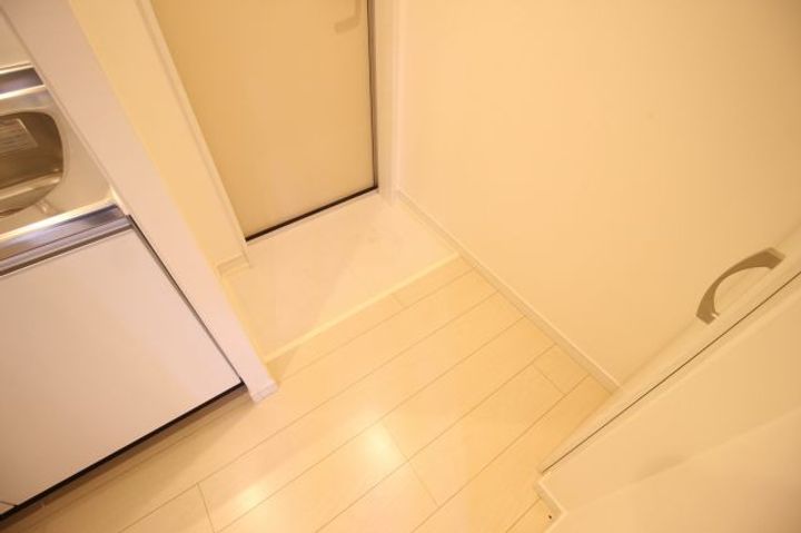 ラミアカーサ衣摺の玄関