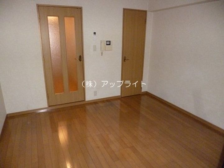 KT三光マンションの居間