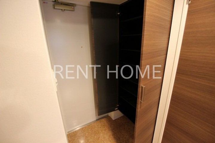 Luxe布施南(ラグゼフセミナミ)の玄関