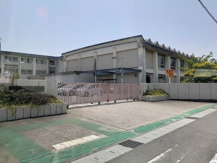 ラピス ラズリの周辺