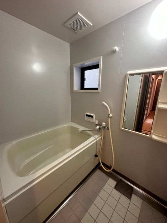 ロイヤルタウン三条 八番館の風呂