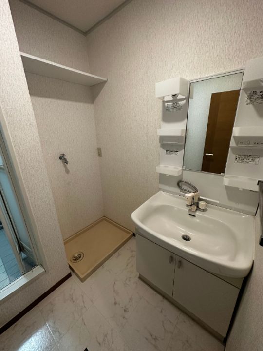 ロイヤルタウン三条 八番館の内装