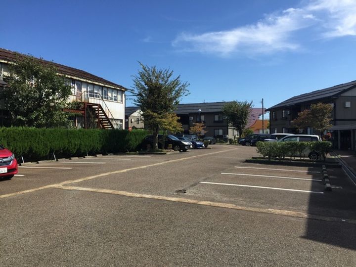 ロイヤルタウン三条 八番館の地図