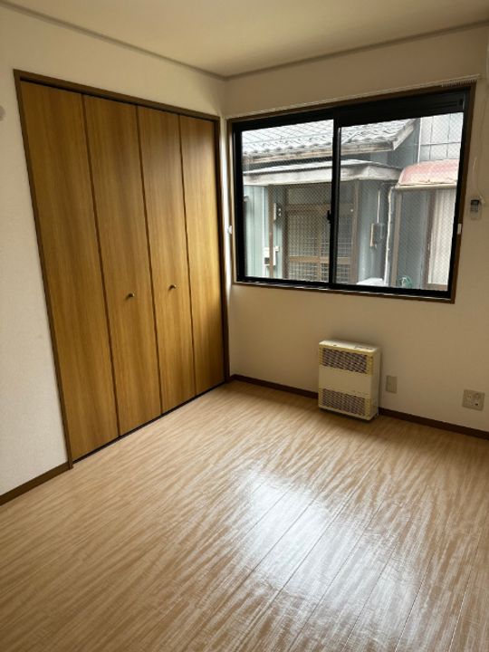 ロイヤルタウン三条 八番館の内装