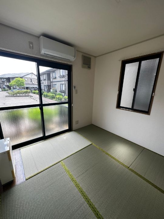 ロイヤルタウン三条 八番館の内装