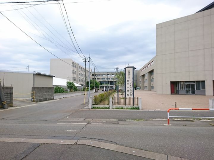 ロイヤルタウン三条 八番館の周辺