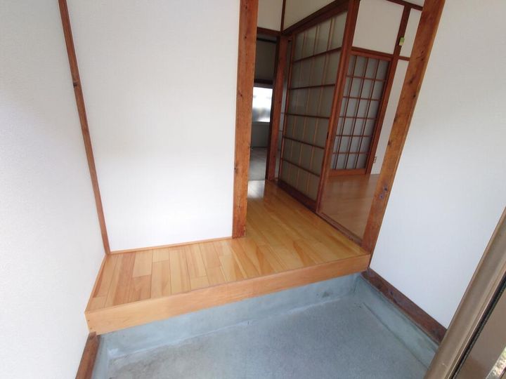 静岡県静岡市駿河区東新田4(一戸建)の賃貸物件の玄関