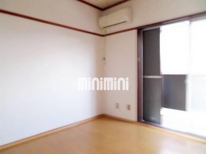 リバーサイド穂積の居間