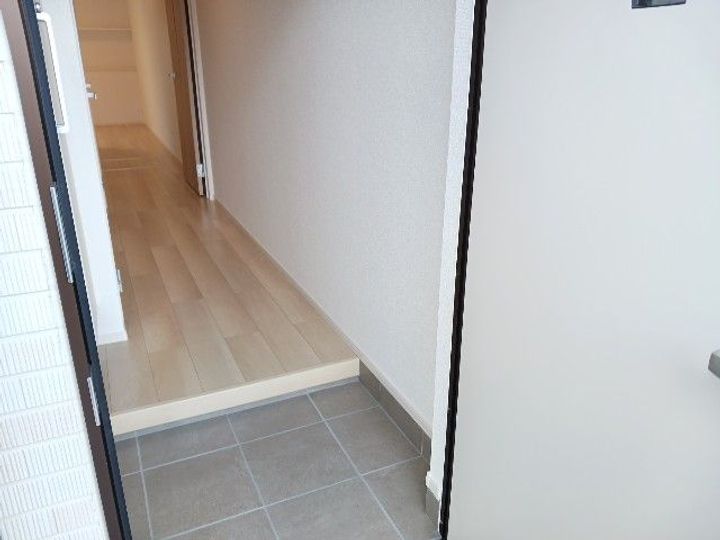 愛知県あま市中萱津出口(アパート)の賃貸物件の玄関