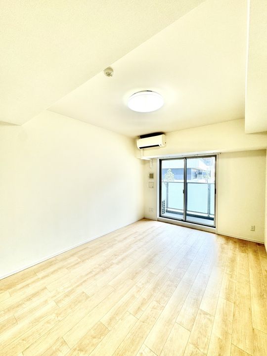愛知県名古屋市昭和区鶴舞1の賃貸マンションの居間