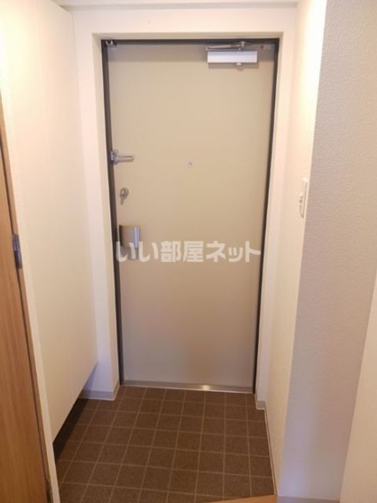 大阪府堺市西区鳳東町1(マンション)の賃貸物件の玄関