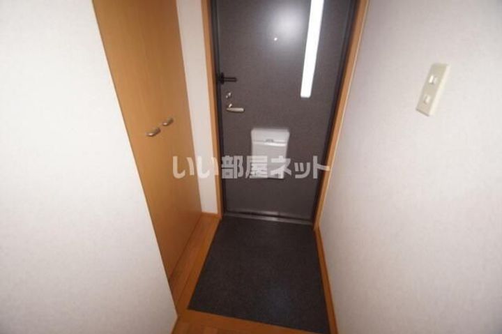 レトアエル田中の玄関