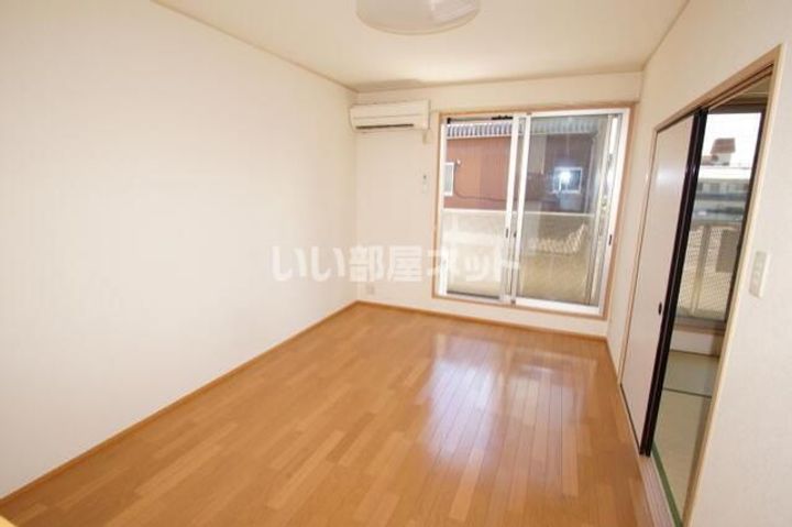 レトアエル田中の居間