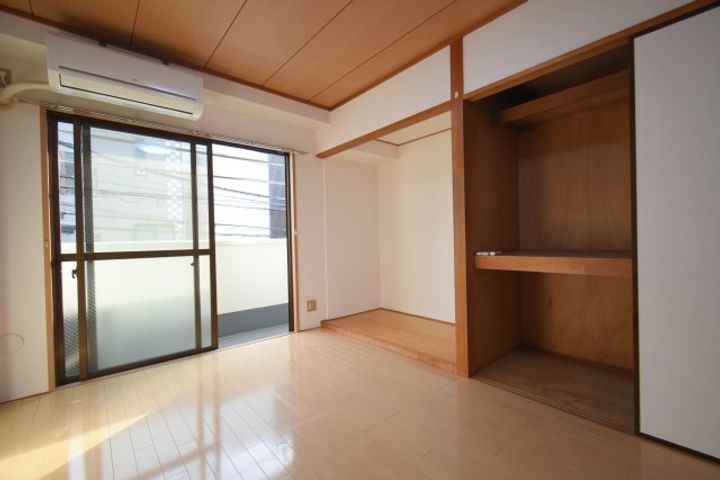 富士見庵ビルの居間