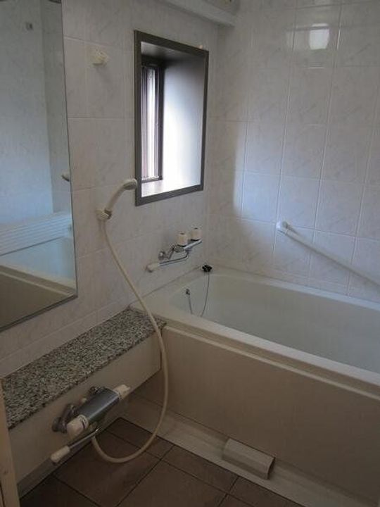 神奈川県横浜市鶴見区鶴見中央4(マンション)の賃貸物件の風呂