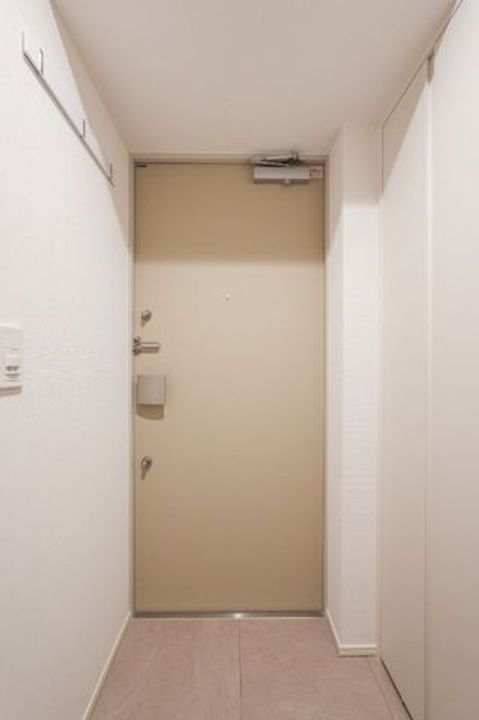 東京都荒川区東日暮里6(マンション)の賃貸物件の玄関