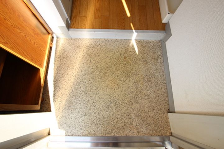 サンローレル串戸の玄関