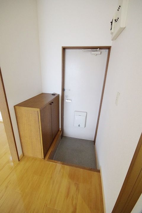 コーポレーションミキの玄関