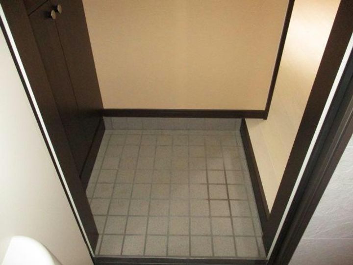 コスモアベニュー末広の玄関