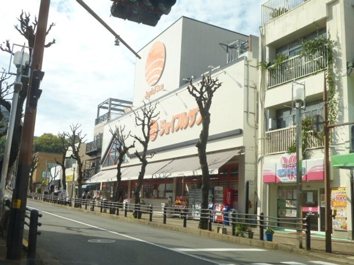 プヴォワール宝栄の周辺