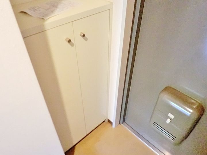 キューブ豊里の玄関